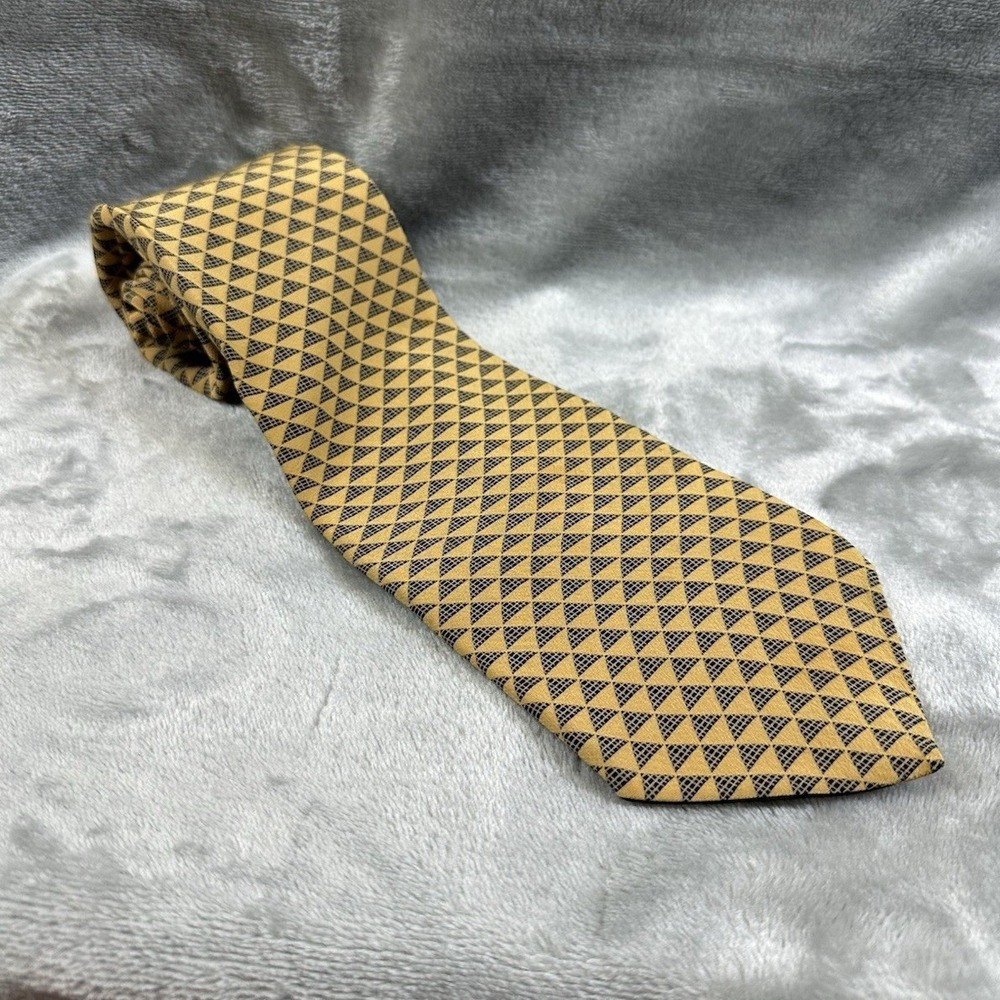 Kenneth Cole New York 100% Silk Neck Tie 3.75" x 57" Yellow Black Geometric